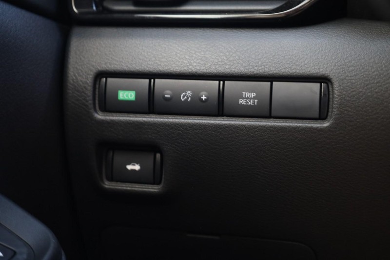 Nissan Sentra Vehicle Image 19