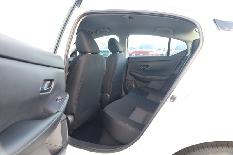 Nissan Sentra Vehicle Image 20