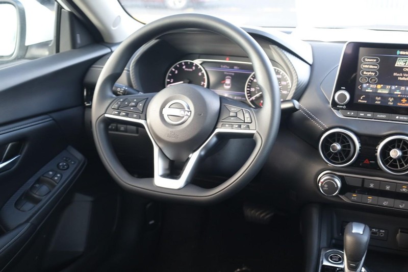 Nissan Sentra Vehicle Image 23