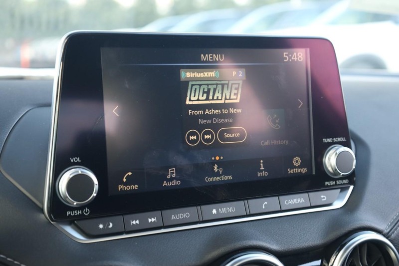 Nissan Sentra Vehicle Image 11