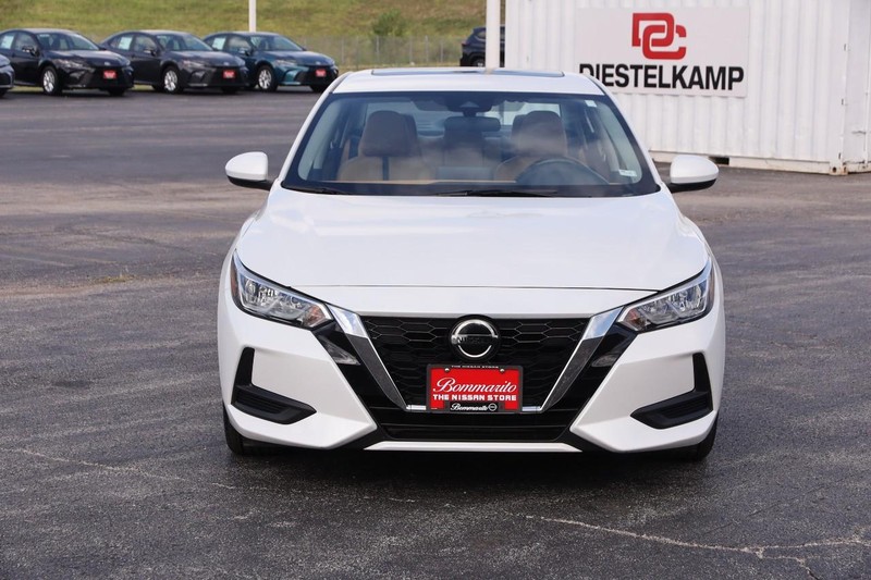 Nissan Sentra Vehicle Image 04