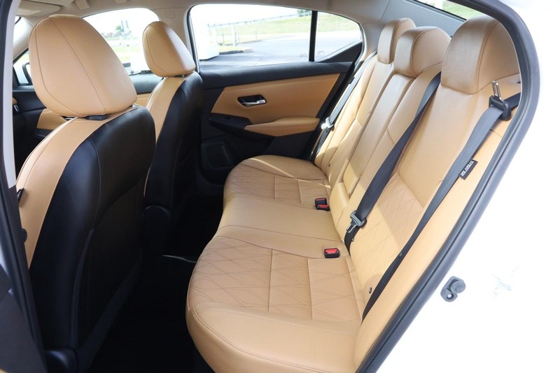 Nissan Sentra Vehicle Image 10