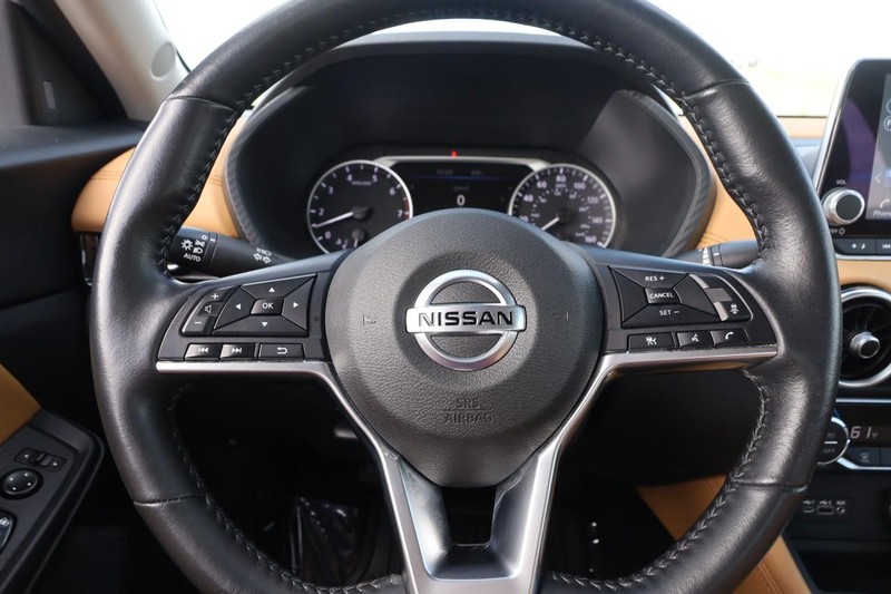 Nissan Sentra Vehicle Image 11