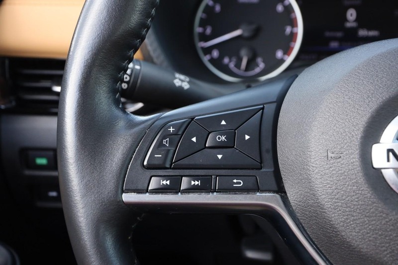 Nissan Sentra Vehicle Image 12