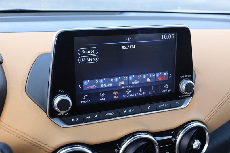 Nissan Sentra Vehicle Image 15