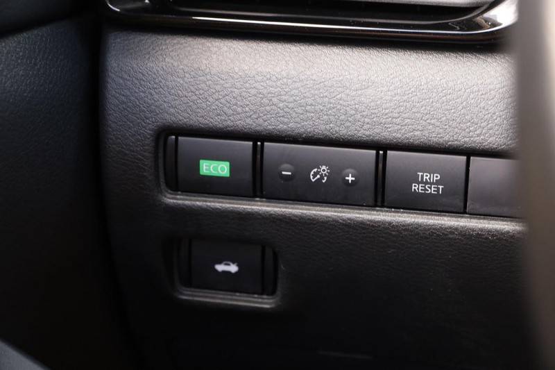 Nissan Sentra Vehicle Image 19