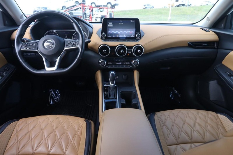 Nissan Sentra Vehicle Image 20