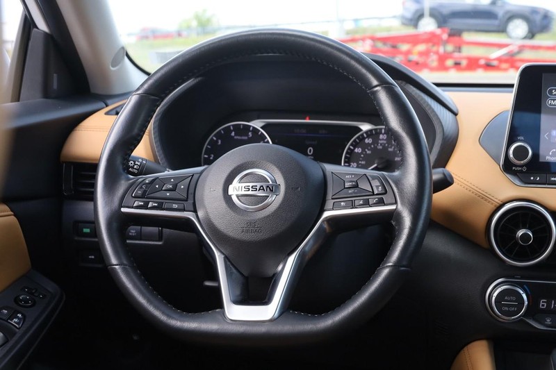 Nissan Sentra Vehicle Image 22