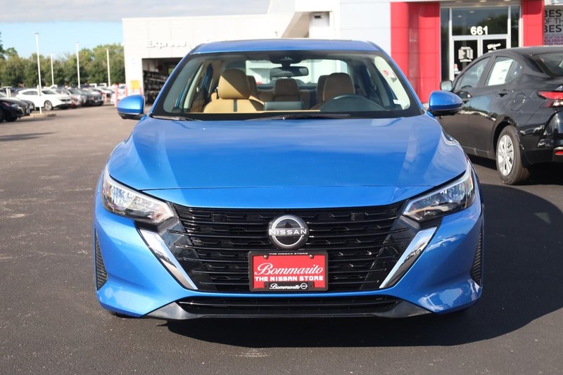 Nissan Sentra Vehicle Image 04