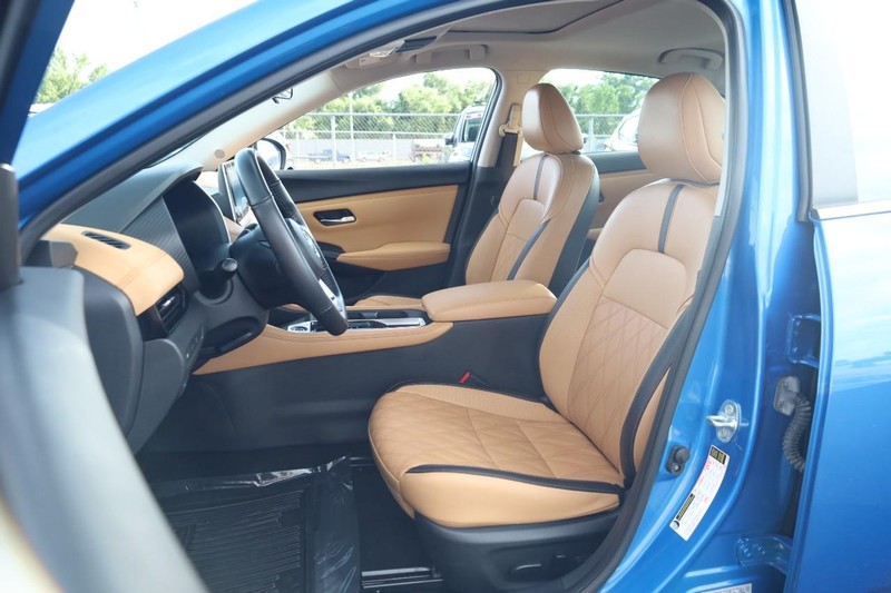 Nissan Sentra Vehicle Image 09