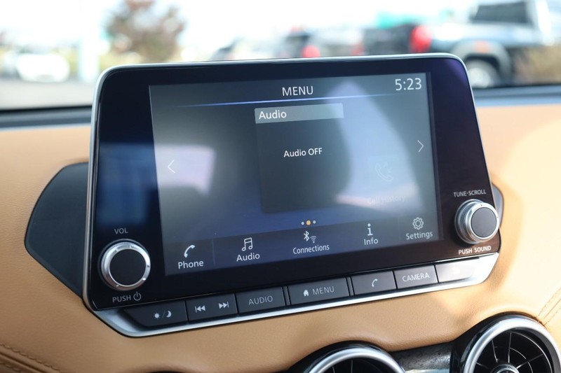 Nissan Sentra Vehicle Image 12