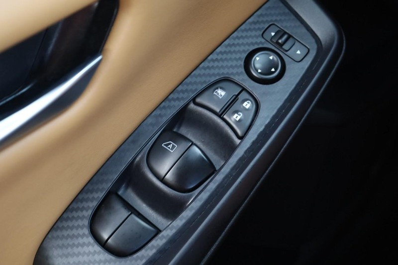 Nissan Sentra Vehicle Image 18
