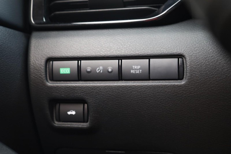 Nissan Sentra Vehicle Image 19