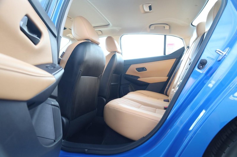 Nissan Sentra Vehicle Image 20