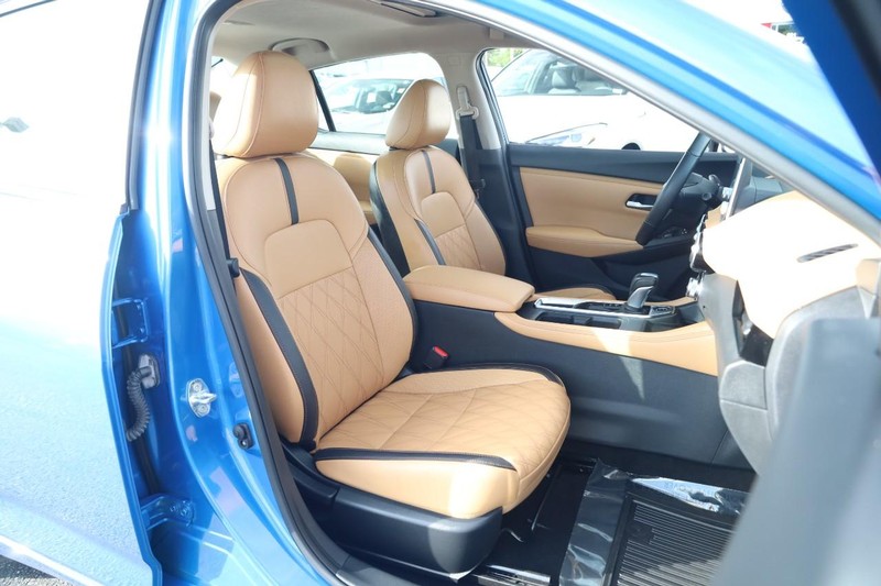 Nissan Sentra Vehicle Image 24
