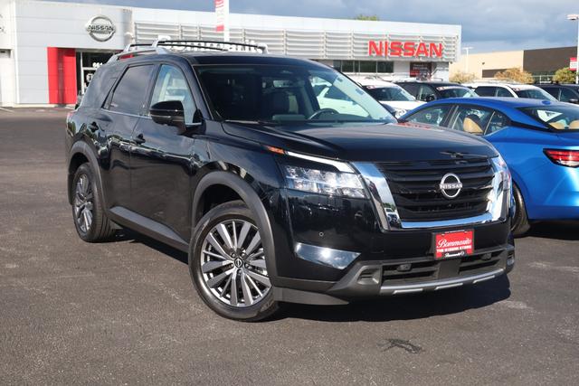 Nissan Pathfinder Vehicle Image 02