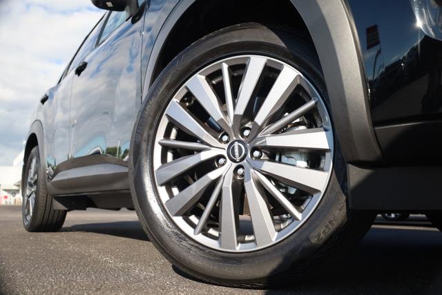 Nissan Pathfinder Vehicle Image 03