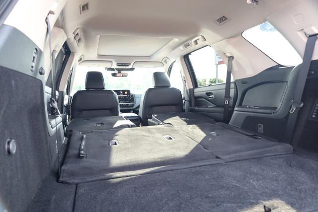Nissan Pathfinder Vehicle Image 09