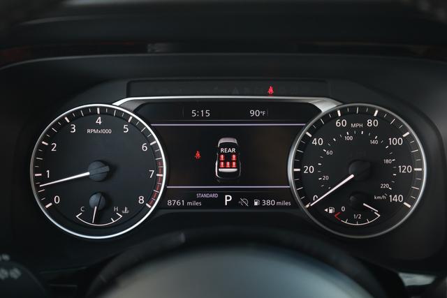 Nissan Pathfinder Vehicle Image 14