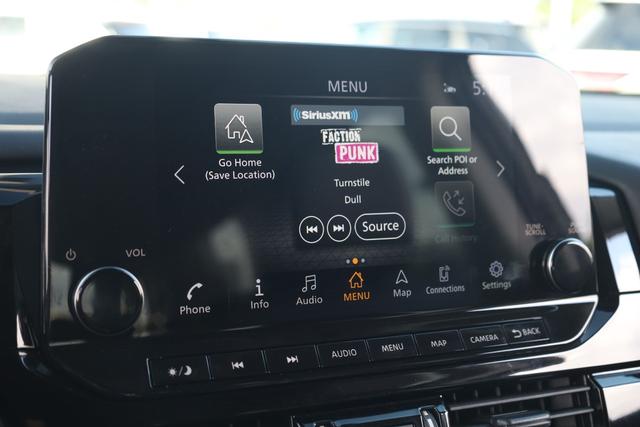 Nissan Pathfinder Vehicle Image 15