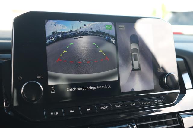 Nissan Pathfinder Vehicle Image 17
