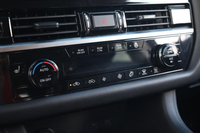 Nissan Pathfinder Vehicle Image 18