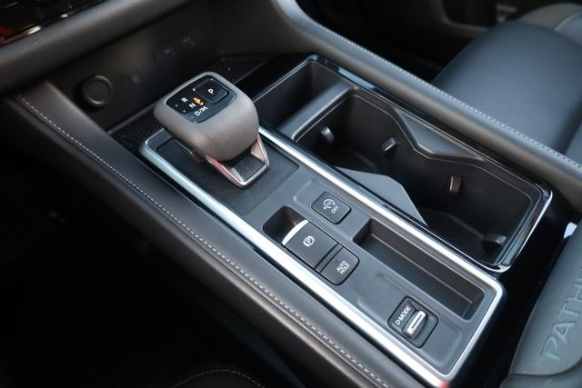Nissan Pathfinder Vehicle Image 20