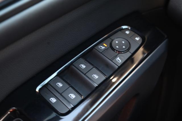 Nissan Pathfinder Vehicle Image 22