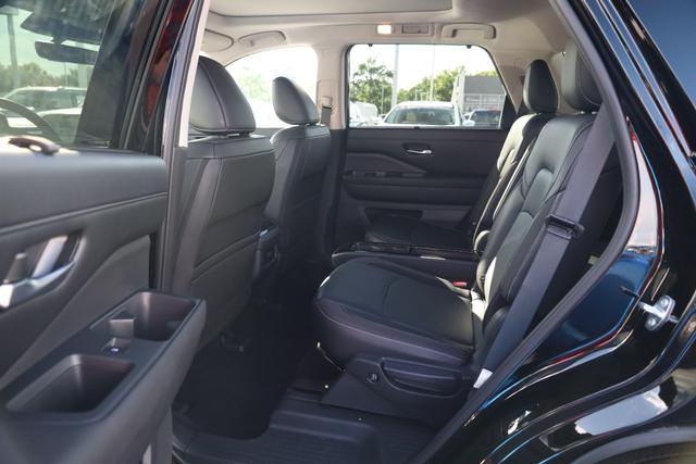 Nissan Pathfinder Vehicle Image 25