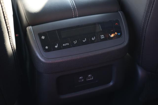 Nissan Pathfinder Vehicle Image 26