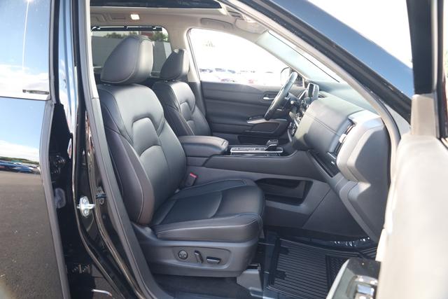 Nissan Pathfinder Vehicle Image 31