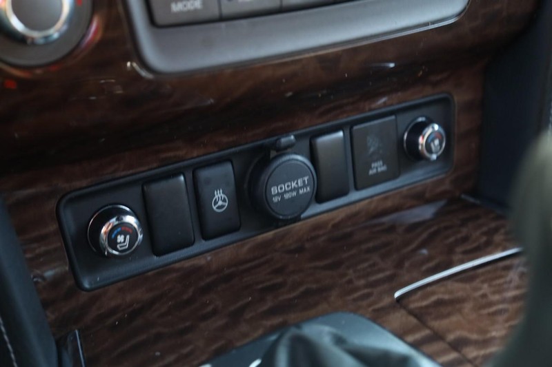 Nissan Armada Vehicle Image 18