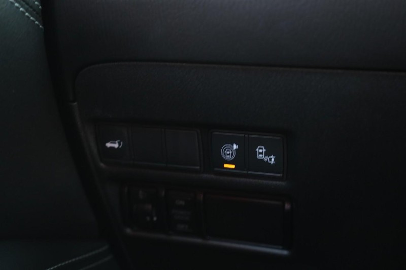 Nissan Armada Vehicle Image 22