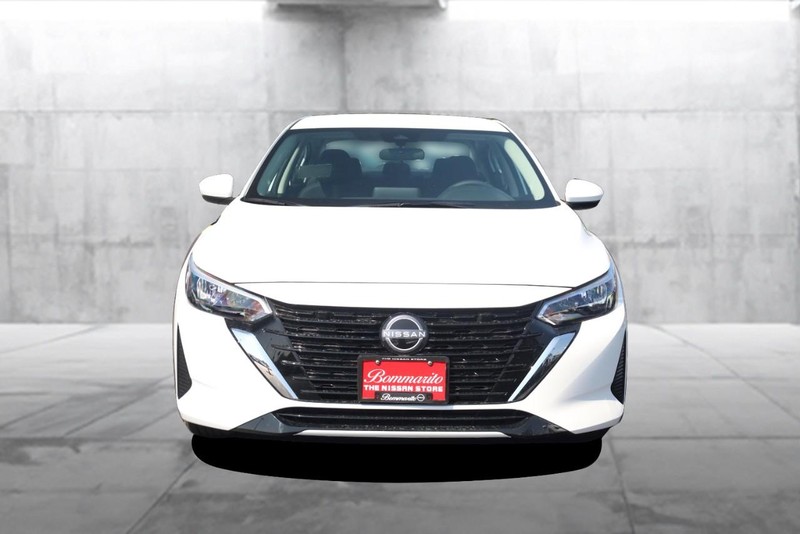 Nissan Sentra Vehicle Image 04