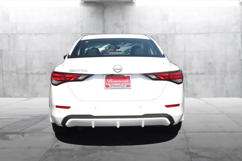 Nissan Sentra Vehicle Image 06