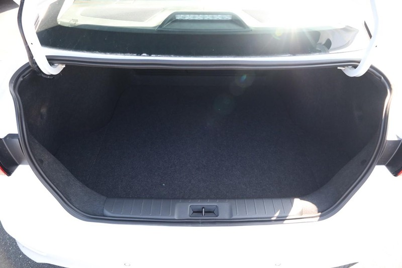 Nissan Sentra Vehicle Image 07