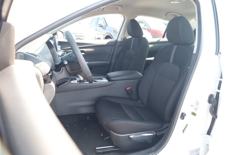 Nissan Sentra Vehicle Image 08
