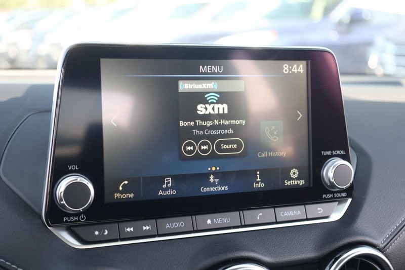 Nissan Sentra Vehicle Image 11