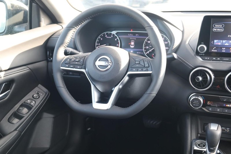 Nissan Sentra Vehicle Image 23