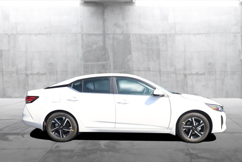 Nissan Sentra Vehicle Image 05