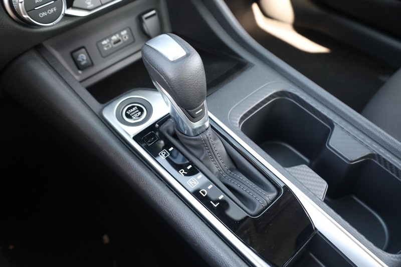 Nissan Sentra Vehicle Image 15