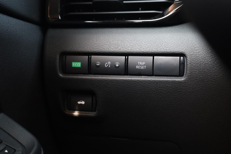 Nissan Sentra Vehicle Image 18