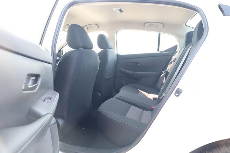 Nissan Sentra Vehicle Image 19