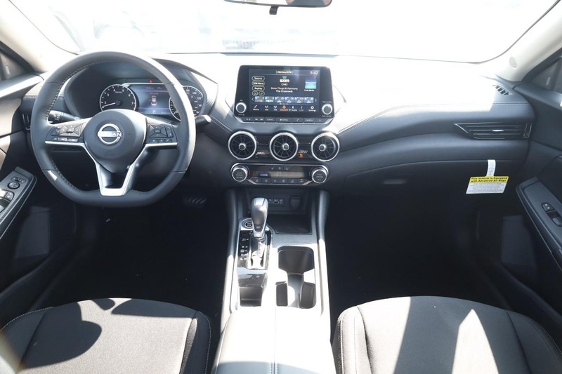 Nissan Sentra Vehicle Image 21