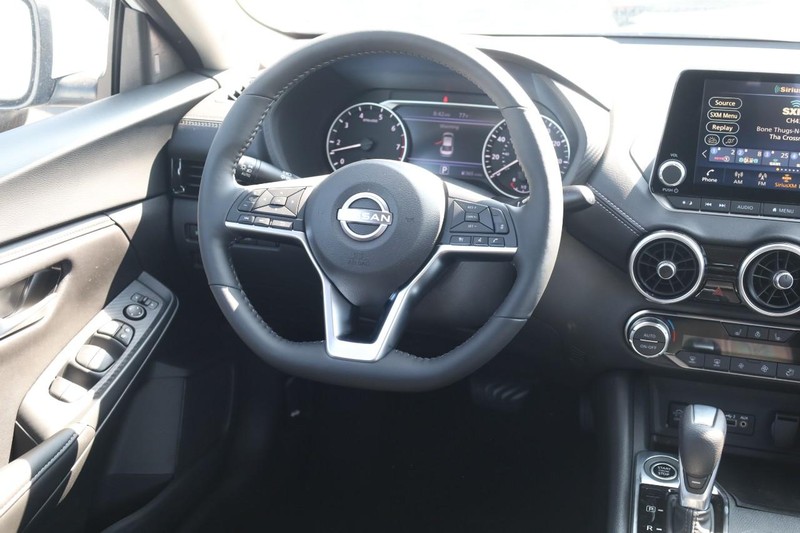 Nissan Sentra Vehicle Image 22
