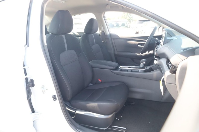 Nissan Sentra Vehicle Image 23