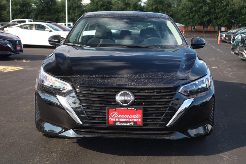 Nissan Sentra Vehicle Image 04