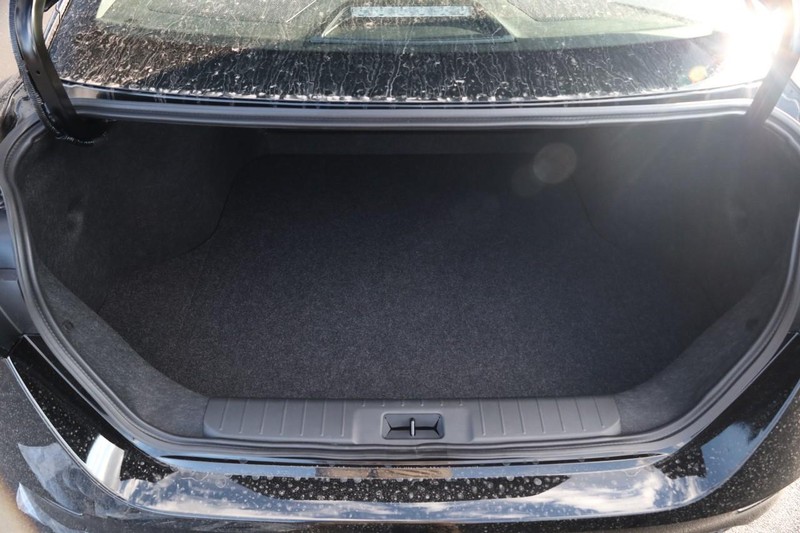 Nissan Sentra Vehicle Image 07
