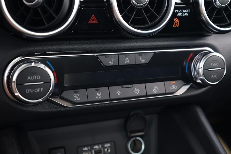 Nissan Sentra Vehicle Image 14