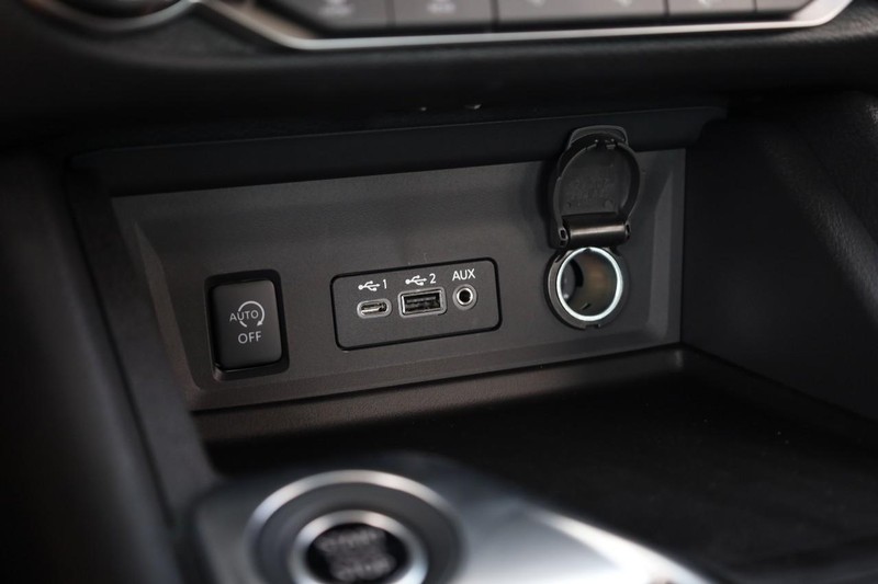 Nissan Sentra Vehicle Image 15